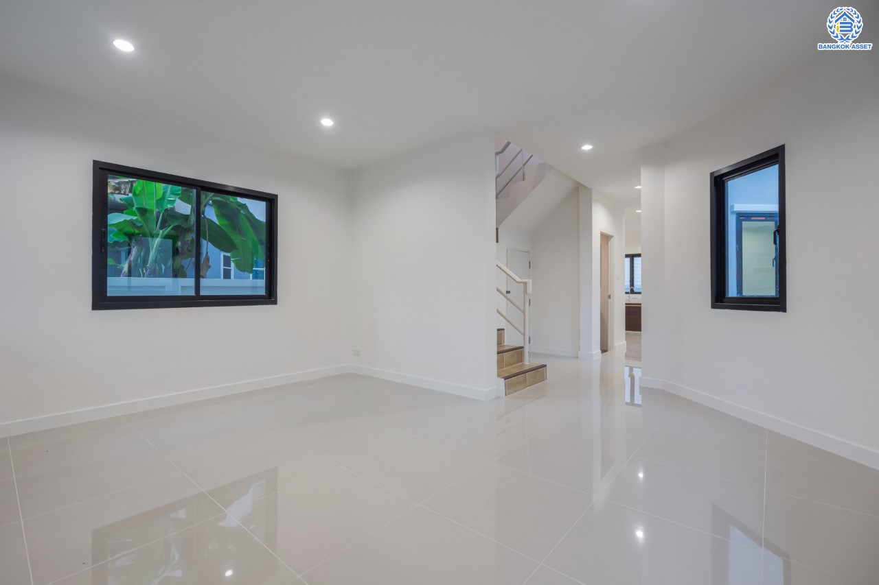 บ้านมือสองตกแต่งใหม่ ม.เศรณีลากูน วัดลาดปลาดุก ตอบโจทย์ทุกการใช้ชีวิต เนื้อที่ 50 ตร.ว. ฟังก์ชัน 3 ห้องนอน 3 ห้องน้ำ ทำเลเดินทางง่าย สะดวกสบายใกล้รถไฟฟ้าสายสีม่วง "สถานีคลองบางไผ่", ทางด่วน "กาญจนาภิเษก" และห้างสรรพสินค้าเซ็นทรัลเวสต์เกต